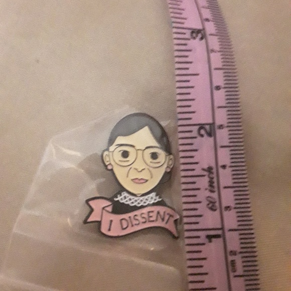 Ruth Bader Ginsburg RBG "I Dissent" Feminist Pin - Picture 8 of 8
